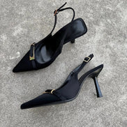Escarpins Slingbacks Pointus – Bordeaux Satiné & Boucle Dorée