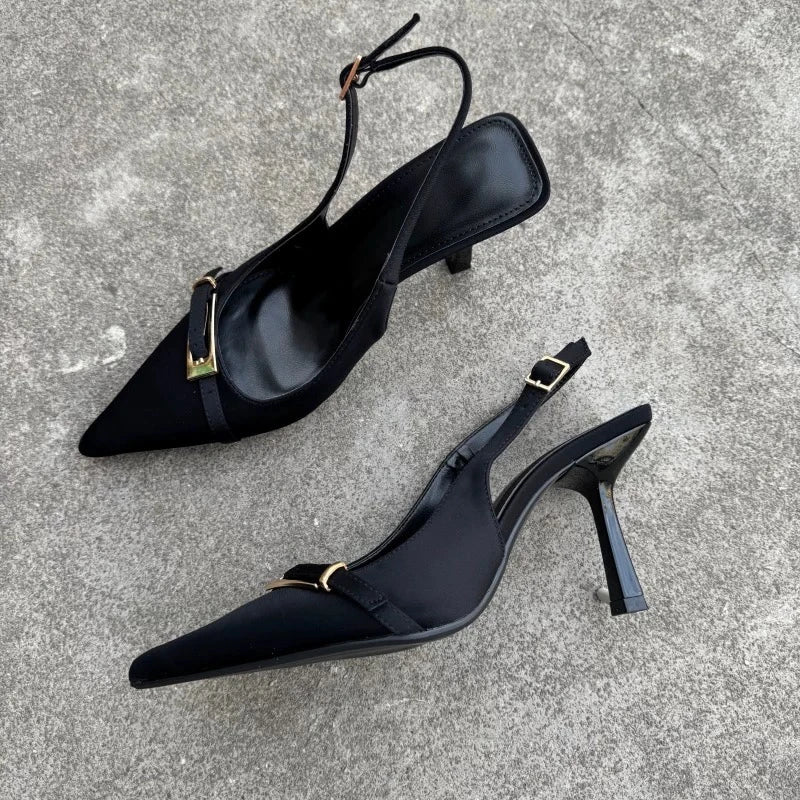 Escarpins Slingbacks Pointus – Bordeaux Satiné & Boucle Dorée