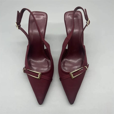 Escarpins Slingbacks Pointus – Bordeaux Satiné & Boucle Dorée