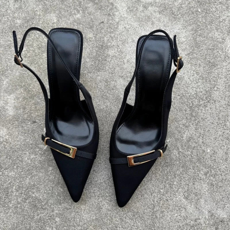 Escarpins Slingbacks Pointus – Bordeaux Satiné & Boucle Dorée