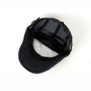 AKJ Fashion béret unisexe en denim bleu foncé, style parisien, léger et respirant, avec détails de réglage dorés.