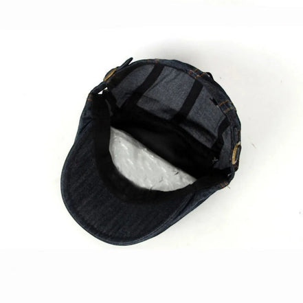AKJ Fashion béret unisexe en denim bleu foncé, style parisien, léger et respirant, avec détails de réglage dorés.