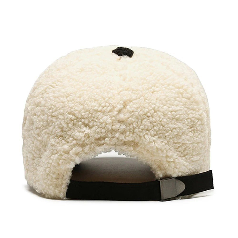Casquette AKJ Fashion en sherpa crème avec broderie noire, ajustable, style vintage