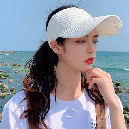 Casquette visière longue blanche AKJ Fashion en polyester/coton respirant, idéale pour le soleil et le sport.
