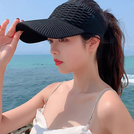 Casquette visière longue AKJ Fashion noire en maille, protection solaire, idéale pour le sport et la plage.