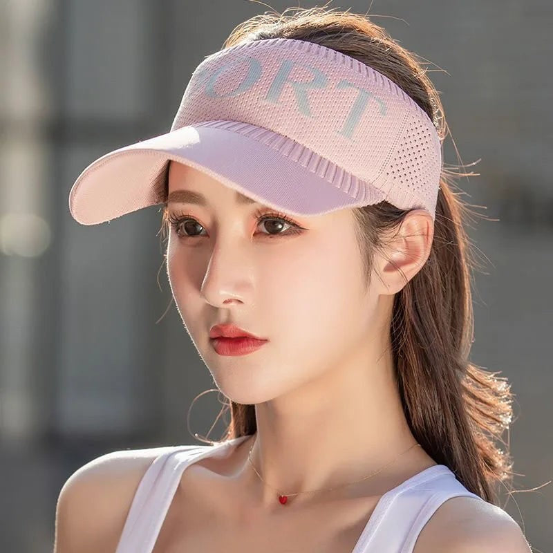 Casquette visière longue rose en maille respirante AKJ Fashion, avec inscription 