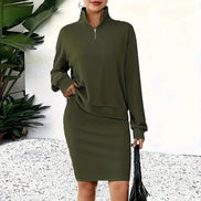 AKJ Fashion ensemble kaki en maille côtelée : sweat zippé col montant et jupe midi moulante.