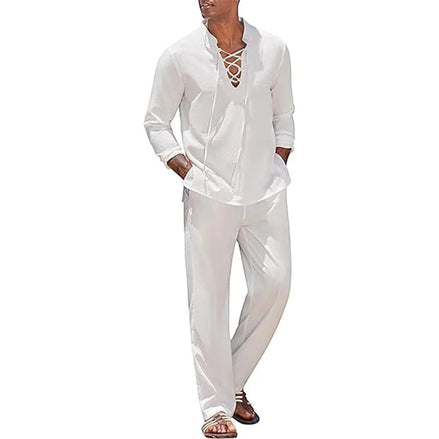 Ensemble estival blanc AKJ Fashion en lin et coton, chemise à lacets et pantalon ample.