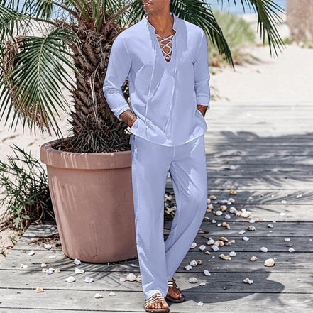 Ensemble estival bleu clair AKJ Fashion en lin et coton, chemise à lacets et pantalon léger.