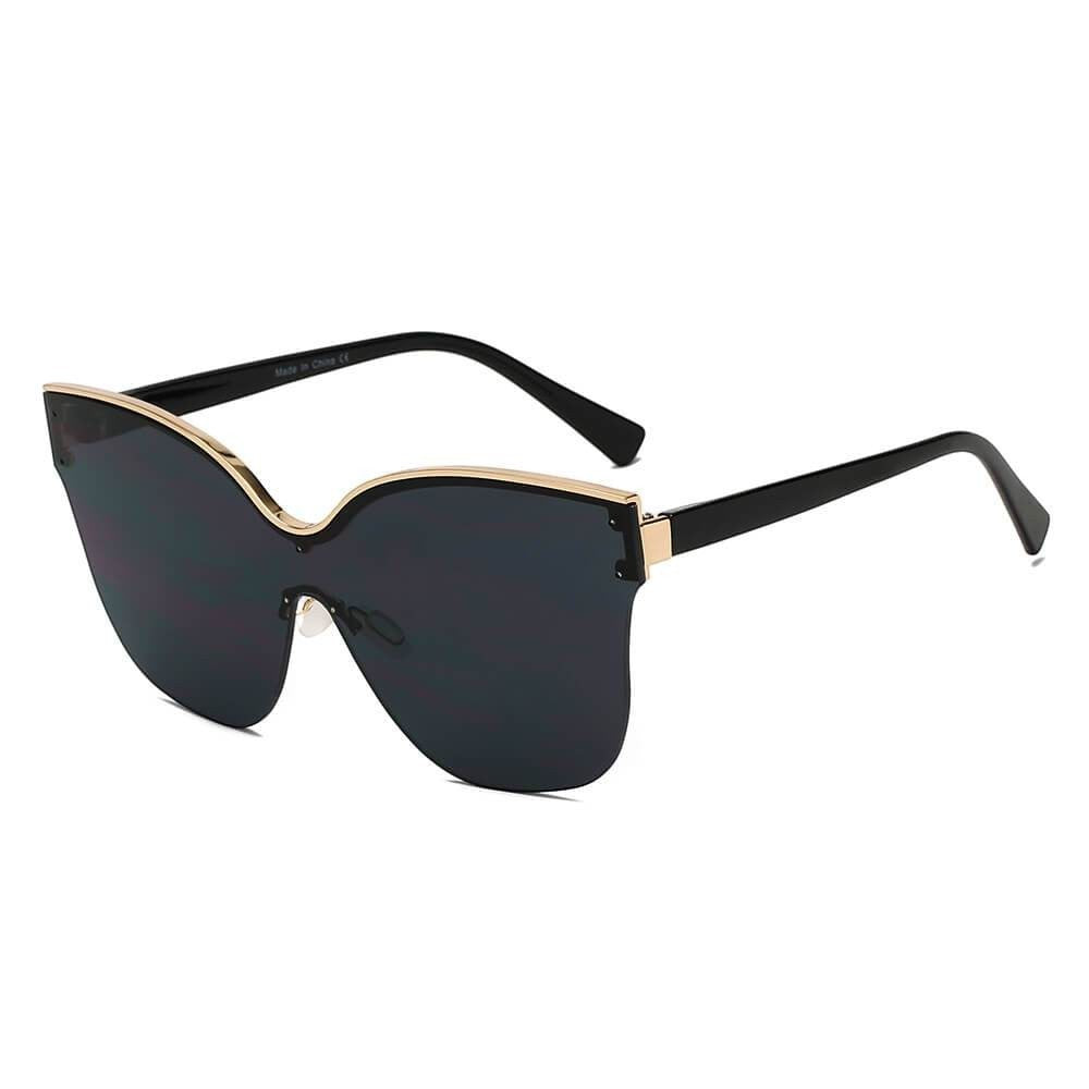 Lunettes de soleil oversize œil de chat AKJ Fashion en plastique et métal noir avec détails dorés, verres teintés.