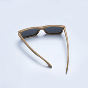 Lunettes de soleil AKJ Fashion Carver géométriques en bambou FSC, verres polarisés gris, pour visages larges.