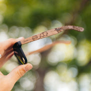 Lunettes de soleil AKJ Fashion en bois véritable avec gravure Nazca, verres polarisés UV400 miroir noir.
