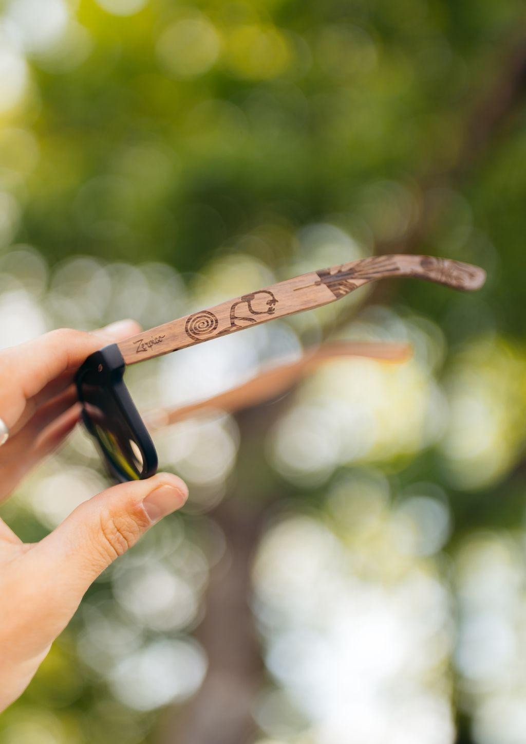 Lunettes de soleil AKJ Fashion en bois véritable avec gravure Nazca, verres polarisés UV400 miroir noir.