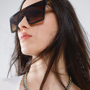 Lunettes de soleil AKJ Fashion rétro 70s, monture carrée écaille, verres marron dégradé, protection UV400