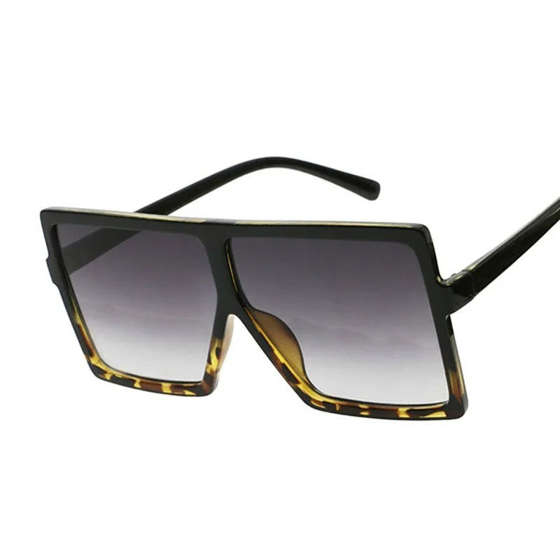 Lunettes de soleil carrées SHOPAHOLIC pour femme, monture noire et écaille, verres miroir dégradé gris.