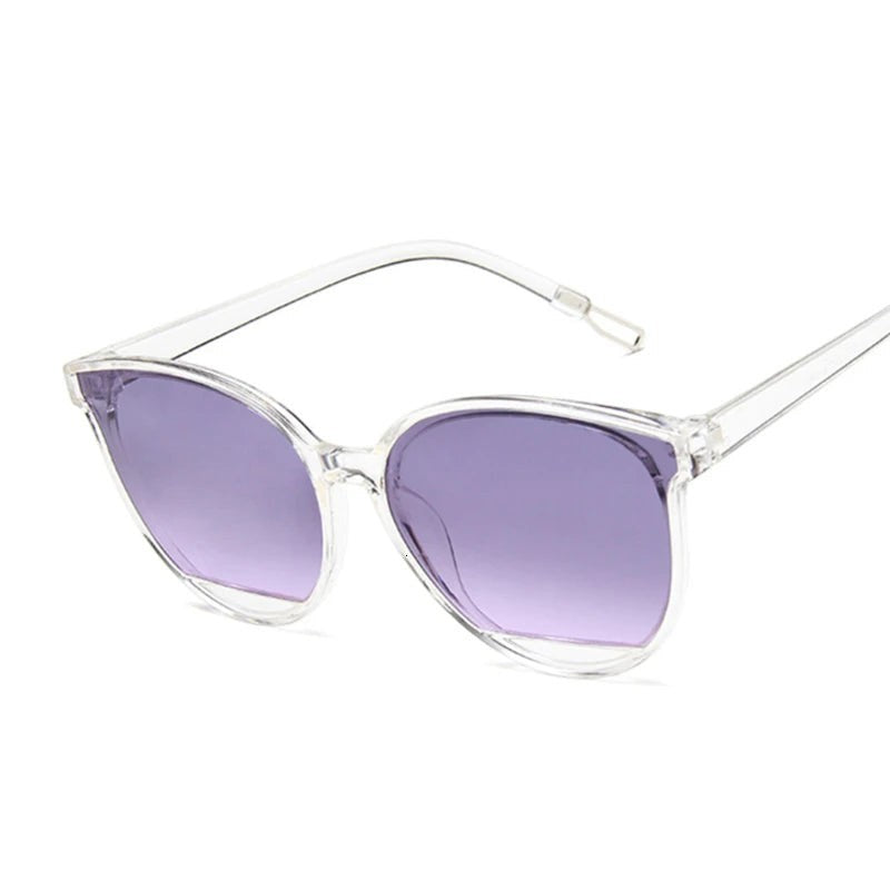 Lunettes de soleil AKJ Fashion rétro cat-eye, monture plastique transparente, verres miroir violets dégradés.