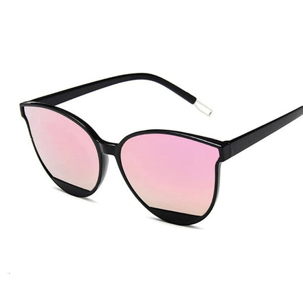 Lunettes de soleil AKJ Fashion rétro cat-eye, monture noire en plastique, verres miroir roses dégradés.