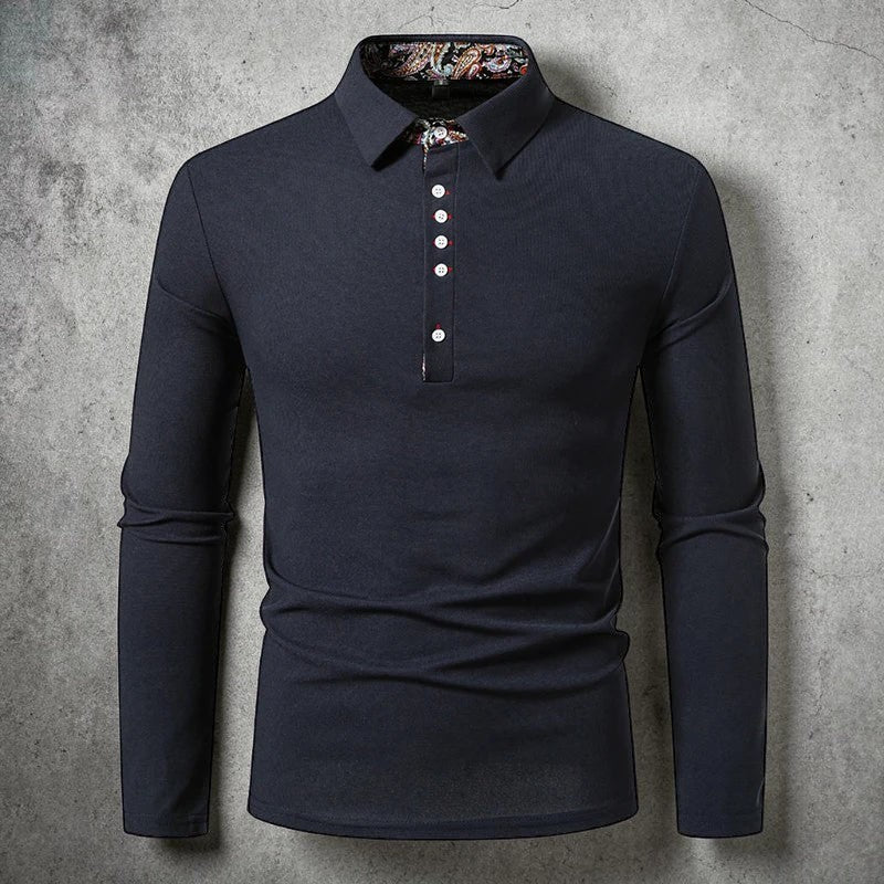 Polo AKJ Fashion bleu marine à manches longues, col polo orné d'un motif cachemire, 4 boutons blancs, coupe ajustée.