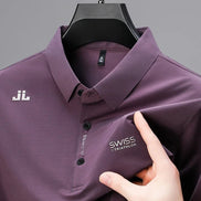 Polo AKJ Fashion homme violet en coton respirant, col à boutons, manches courtes, logo JL sur la poitrine.