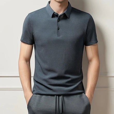 AKJ Fashion polo homme bleu marine à motif discret, col à 2 boutons, manches courtes, coupe ajustée, 100% coton respirant.
