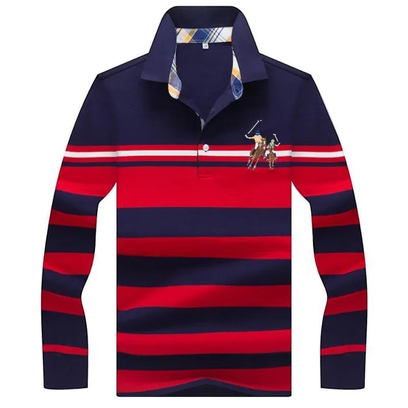 Polo AKJ Fashion homme manches longues en coton bleu marine et rouge à rayures, avec broderie polo sur la poitrine.