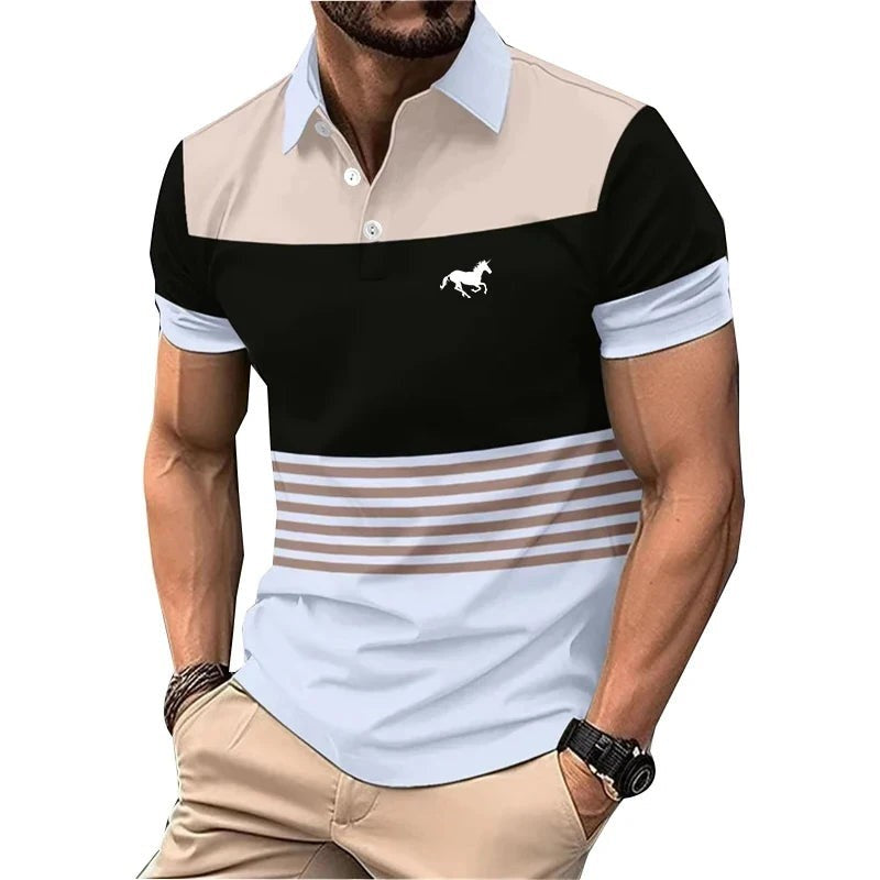 Polo homme AKJ Fashion à rayures horizontales, col blanc, noir, beige et blanc. Logo cheval blanc sur poitrine.