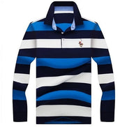 Polo manches longues AKJ Fashion rayé bleu marine, blanc et bleu clair en coton léger avec logo brodé sur la poitrine.