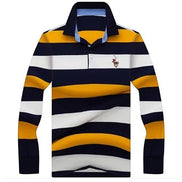 Polo manches longues AKJ Fashion rayé bleu marine, blanc et jaune en coton léger avec broderie sur la poitrine.