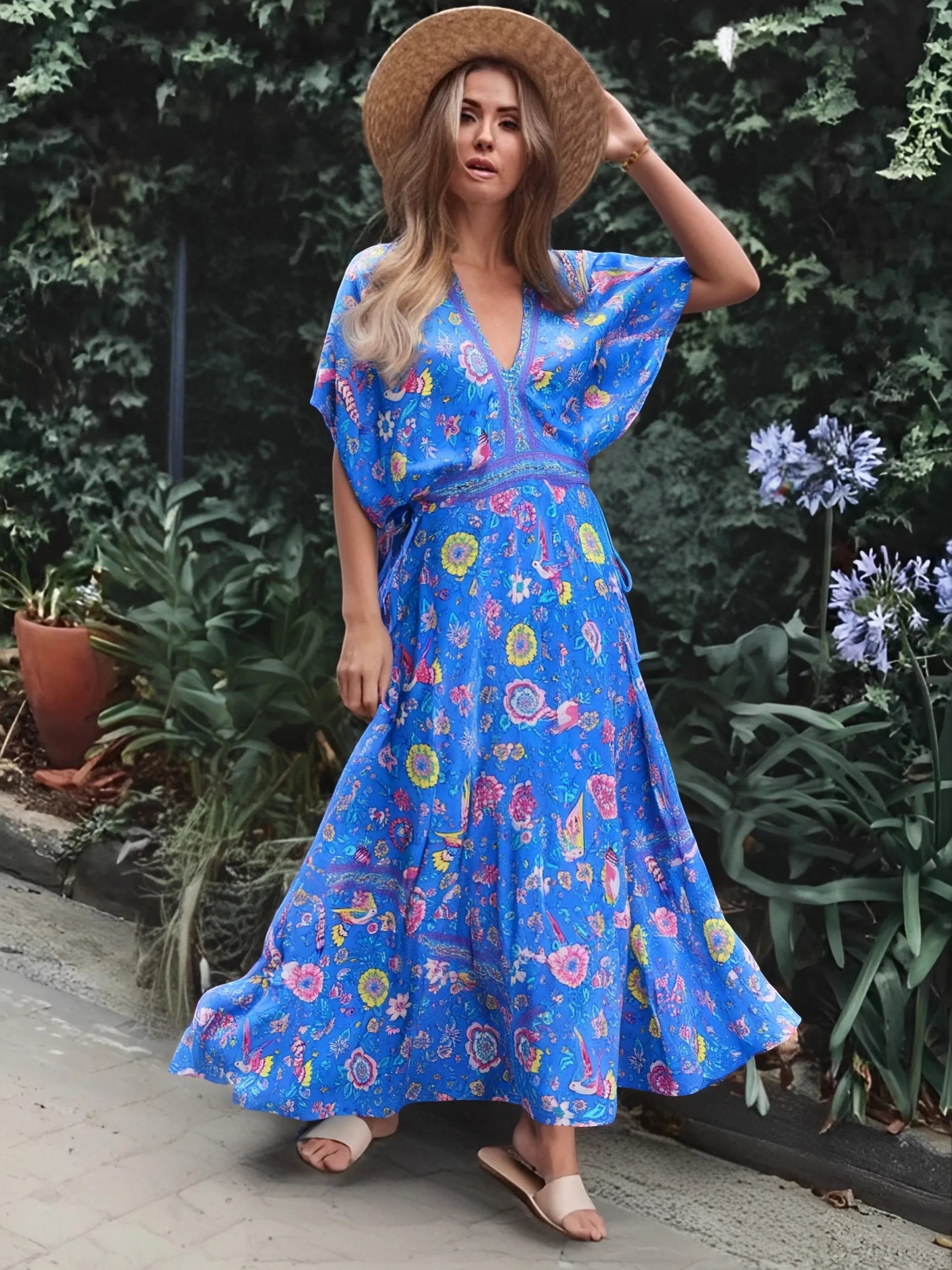 Robe longue AKJ Fashion bleue à imprimé floral, col V, manches chauve-souris, style bohème, idéale pour l'été.