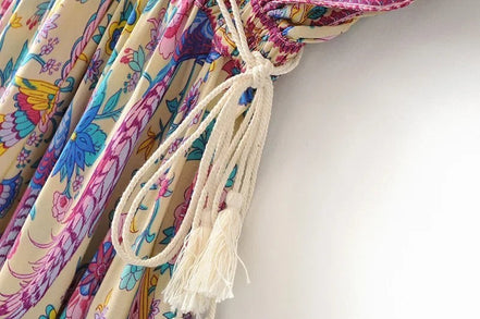 AKJ Fashion robe bohème d'été à col V, imprimé floral multicolore, avec cordons à pompons. Tissu léger et fluide.