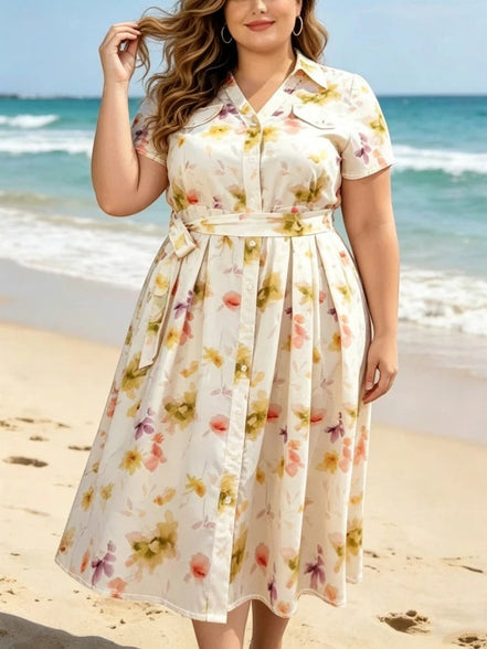 AKJ Fashion robe chemise midi écru à imprimé floral aquarelle, manches courtes, boutonnée, avec ceinture à nouer. Tissu léger.