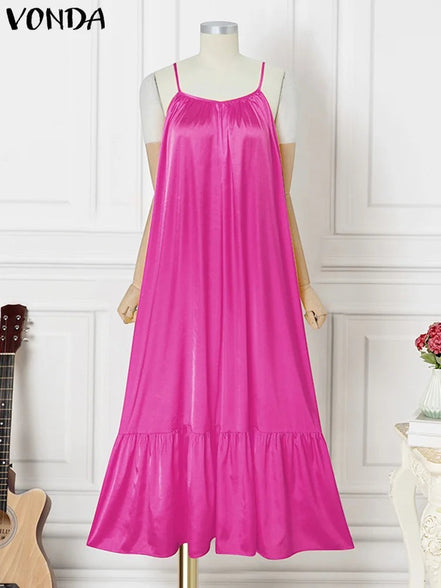 AKJ Fashion robe longue ample fuchsia en satin, bretelles fines, encolure froncée, volant bas. Style bohème chic.