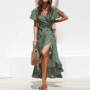 AKJ Fashion robe longue verte à imprimé floral, col en V, fendue et portefeuille, manches courtes fendues, ceinture à nouer.