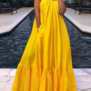 Robe longue ample AKJ Fashion jaune vif à bretelles fines, encolure froncée et volant bas. Tissu léger et fluide.