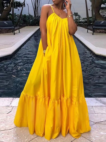 Robe longue ample AKJ Fashion jaune vif à bretelles fines, encolure froncée et volant bas. Tissu léger et fluide.