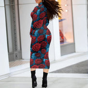 AKJ Fashion robe midi moulante à col montant, manches longues, imprimé roses rouges et bleus. Tissu stretch.