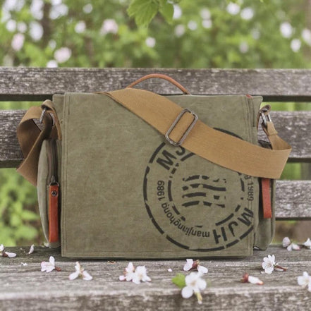 Sac bandoulière AKJ Fashion en toile kaki vintage avec bandoulière réglable et logo imprimé. Idéal pour le travail ou les études.