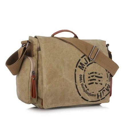 Sac bandoulière AKJ Fashion en toile kaki vintage avec logo imprimé, bandoulière réglable et poches zippées.