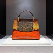 AKJ Fashion Sac à main femme en cuir de vachette orange et noir motif serpent, chic et moderne.