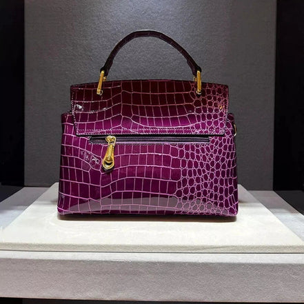 AKJ Fashion Sac à main violet en cuir de vachette à motif serpent, chic et moderne, avec fermeture éclair dorée.