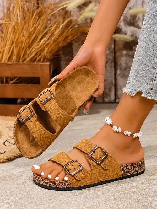 AKJ Fashion sandales femme marron en suédine avec double bride à boucle, semelle compensée en liège et caoutchouc.