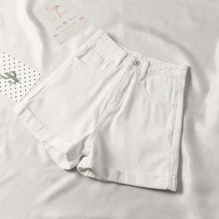 AKJ Fashion short blanc en coton léger, taille mi-haute, coupe flatteuse, idéal pour l'été.