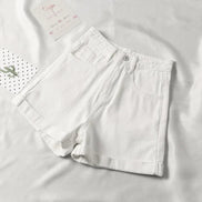 AKJ Fashion Short blanc en coton léger, coupe mi-haute, parfait pour l'été.