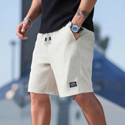 AKJ Fashion short d'été homme beige texturé à cordon, coupe droite, idéal pour un look décontracté et élégant.