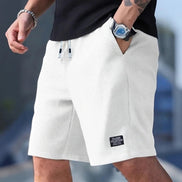 AKJ Fashion short d'été blanc en coton gaufré, coupe droite, ceinture à cordon, poches latérales.