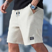 AKJ Fashion short d'été homme beige texturé, coupe droite, ceinture à cordon, poches latérales.