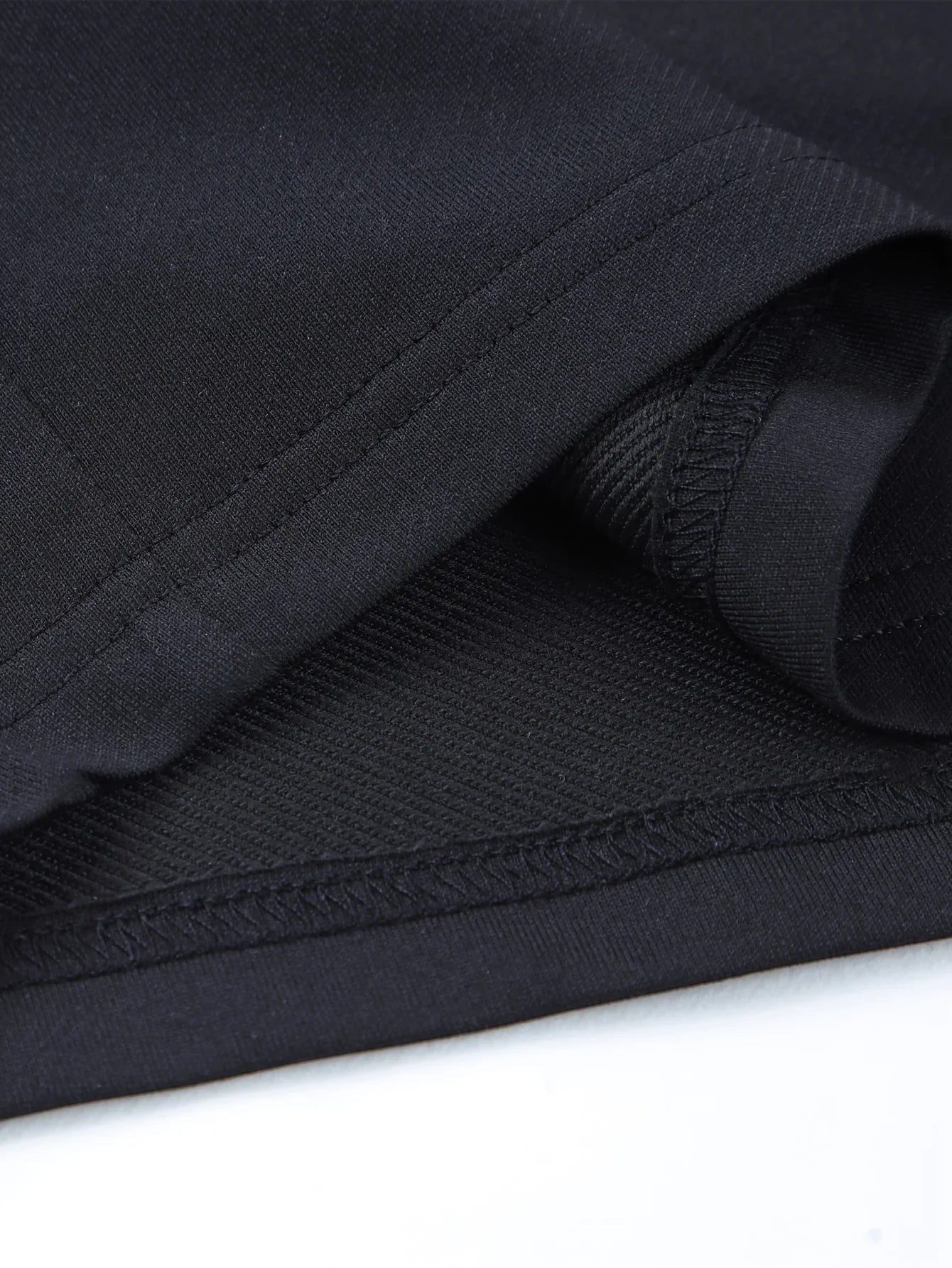 AKJ Fashion short de fitness noir en coton respirant, coupe athlétique avec cordon de serrage et poches.
