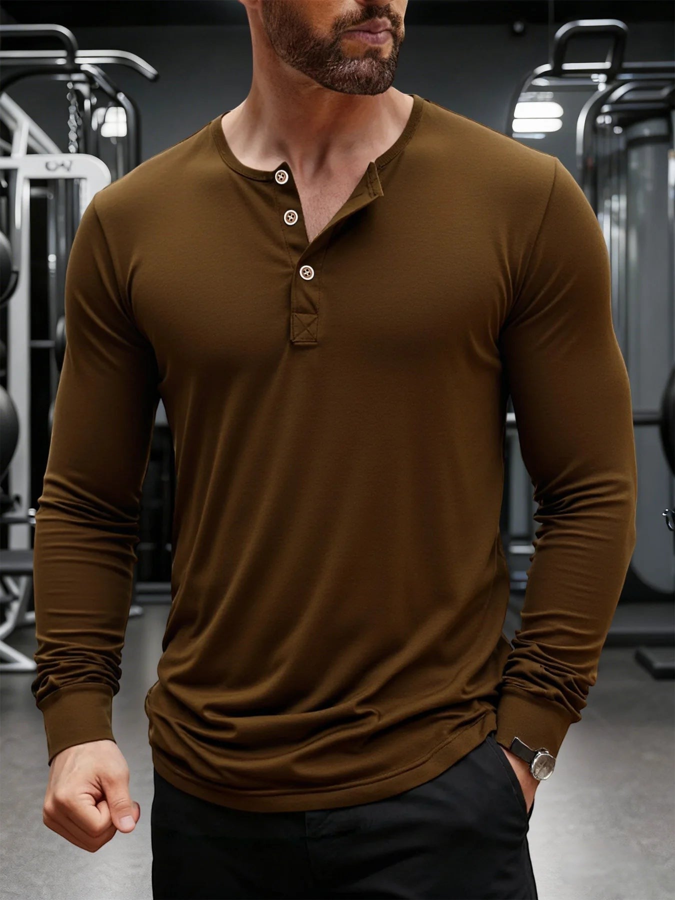 AKJ Fashion T-shirt henley homme marron en pur coton, manches longues, col boutonné, coupe ajustée, idéal pour un look casual chic.