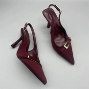 Escarpins Slingbacks Pointus – Bordeaux Satiné & Boucle Dorée