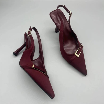 Escarpins Slingbacks Pointus – Bordeaux Satiné & Boucle Dorée